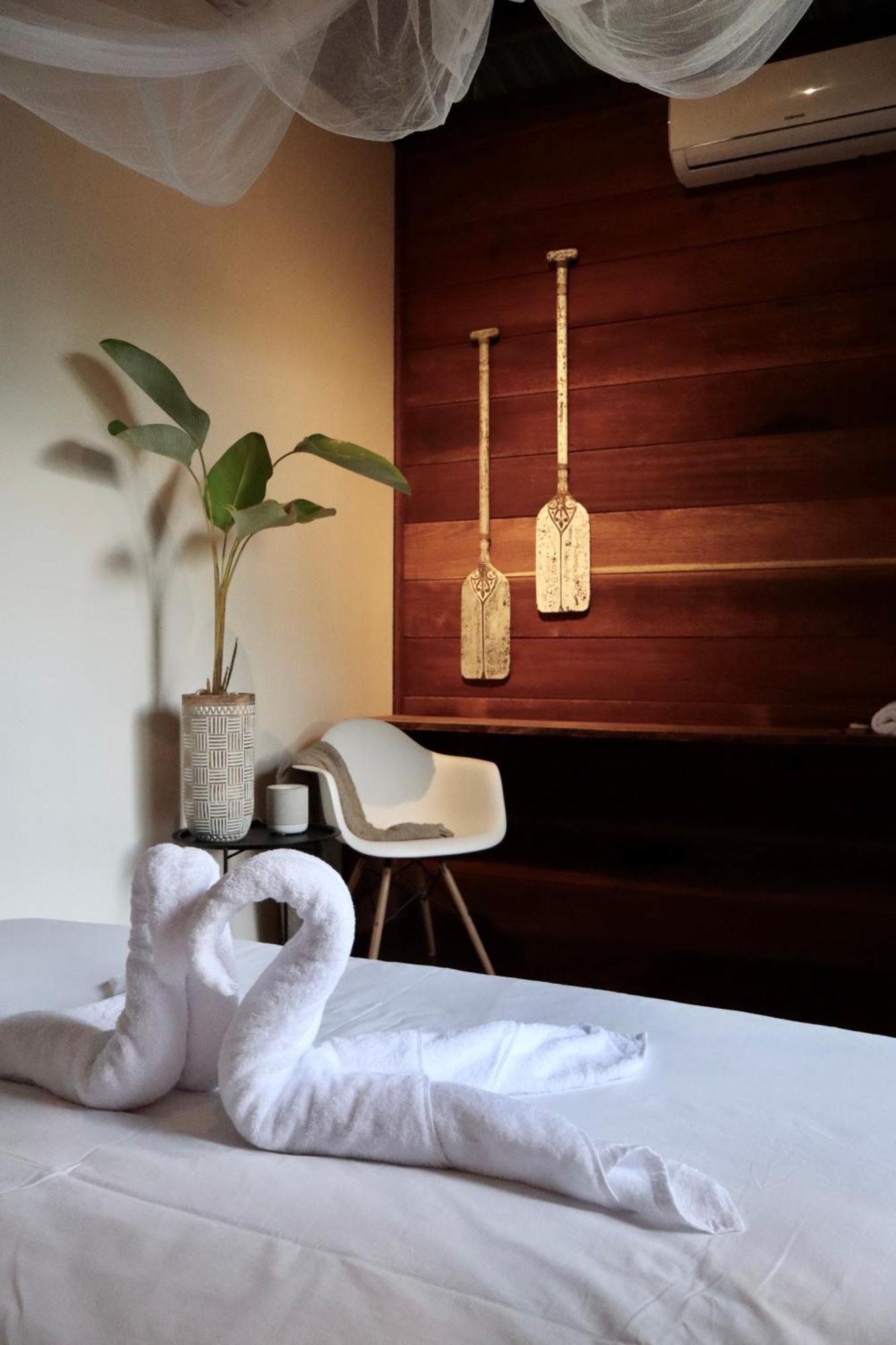Villa Luzo & Tours Saonek Ngoại thất bức ảnh